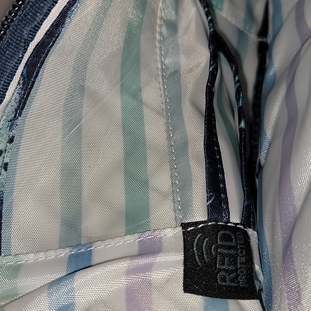 LUG CAROUSEL XL RFID QUILTED CROSSBODY/SHOULDER BAG - Picture 14 of 16